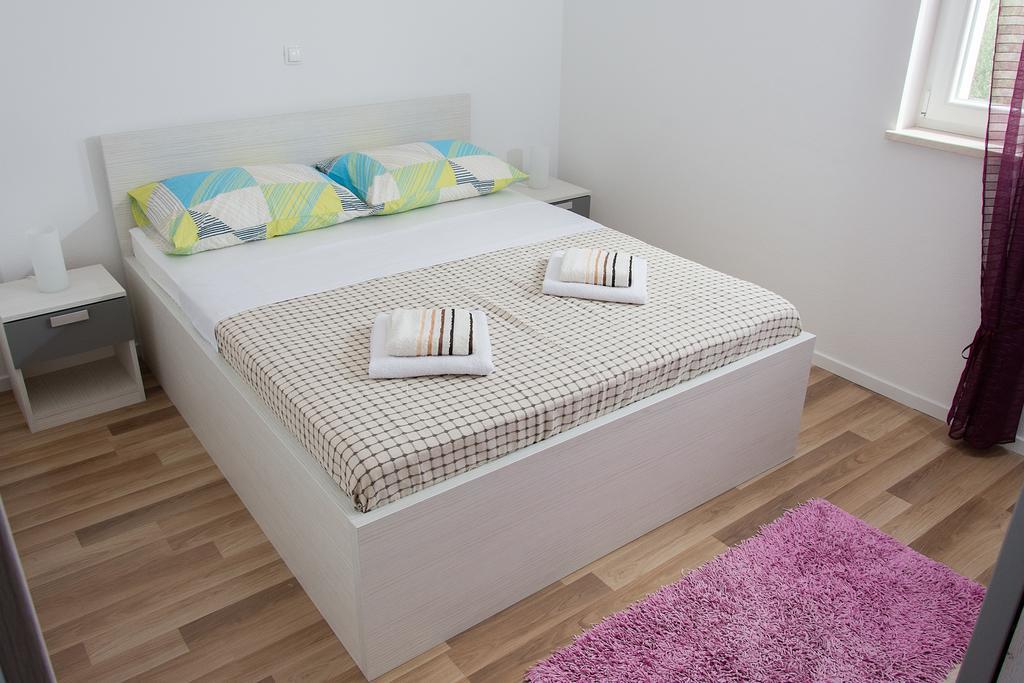 Apartment Gamma With Hydromassage Mini Pool Near Split Žrnovnica Exterior foto